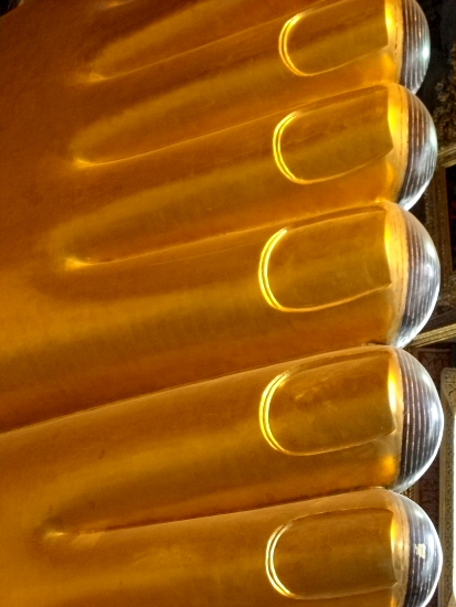 buddhas toes at wat pho.JPG